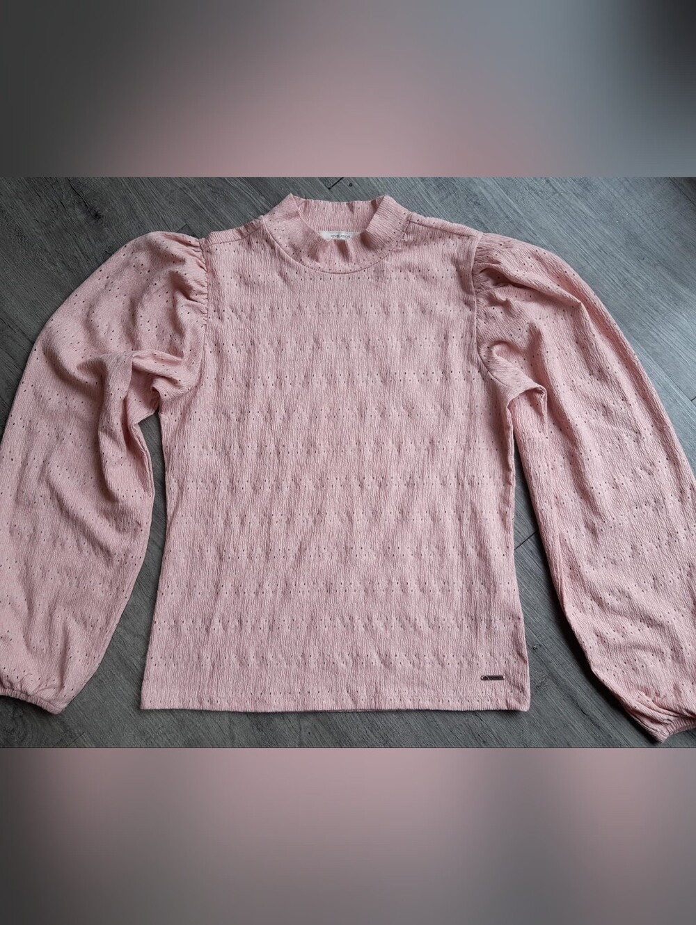 *3 for $20 deal* Revelation Pink Textured Puff Sleeve Top Size M